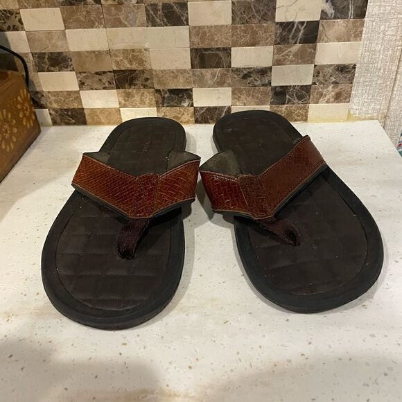 Kenneth Cole Flip Flops  - Picture 4 of 6